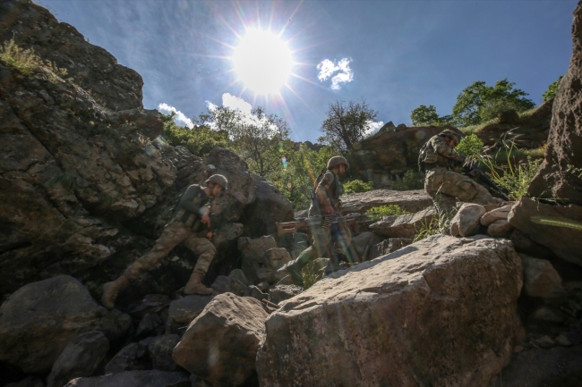 Mehmetçik dağları teröristlerden temizledi, Şemdinli huzura kavuştu